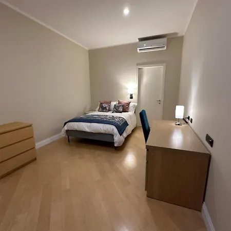 Paola Center , Luxury House In Town Centre Apartment *